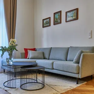 https://residence-three-golden-crowns.praguehotelsweb.com